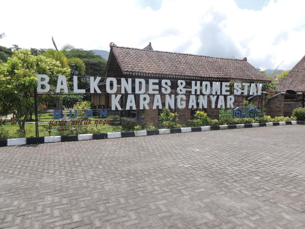 Balkondes Karanganyar Pottery Academy