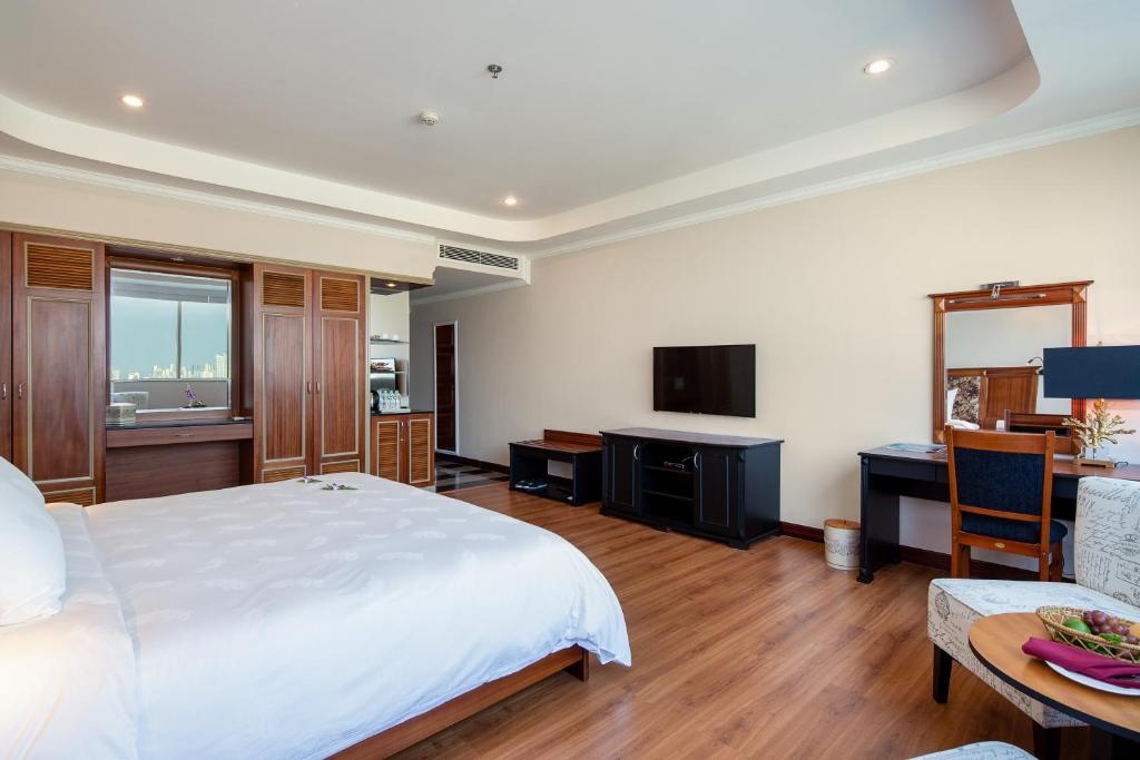 Muong Thanh Luxury Song Han Hotel - Deluxe King Room With Window And City View