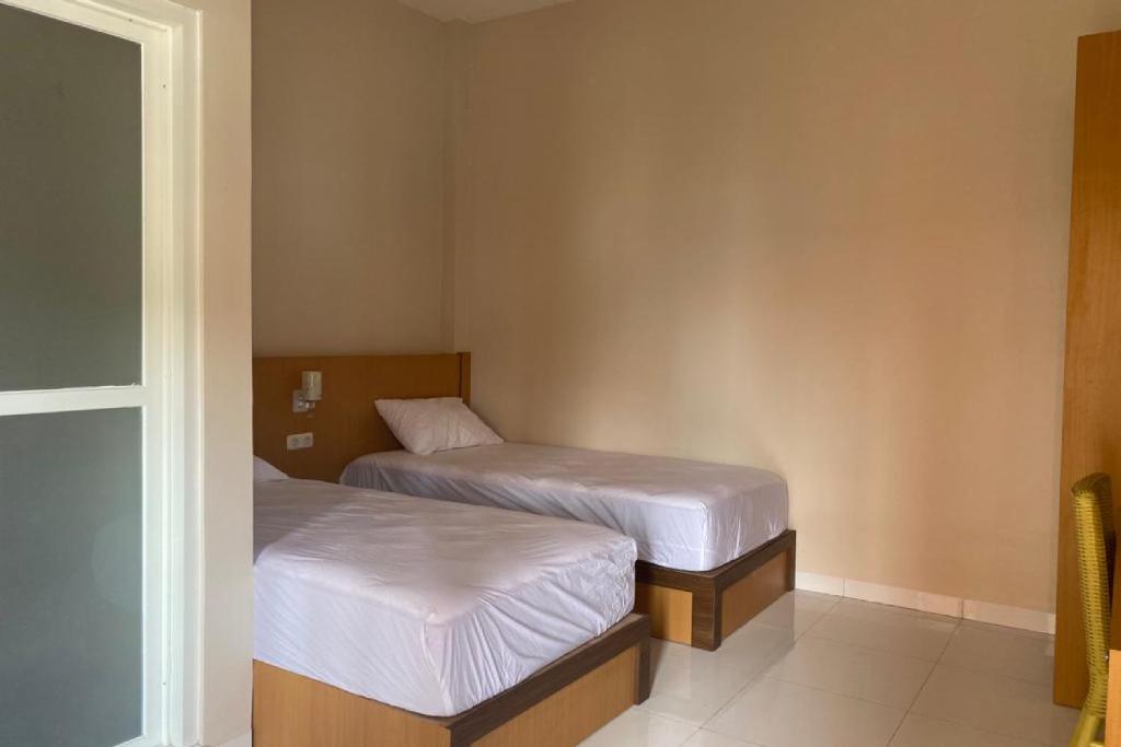 Nietsa Guest House Palu RedPartner - Twin Room