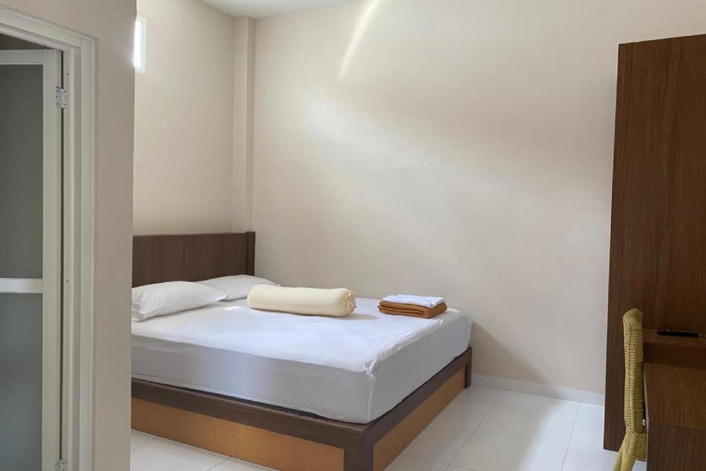 Nietsa Guest House Palu RedPartner - Standard Double Room