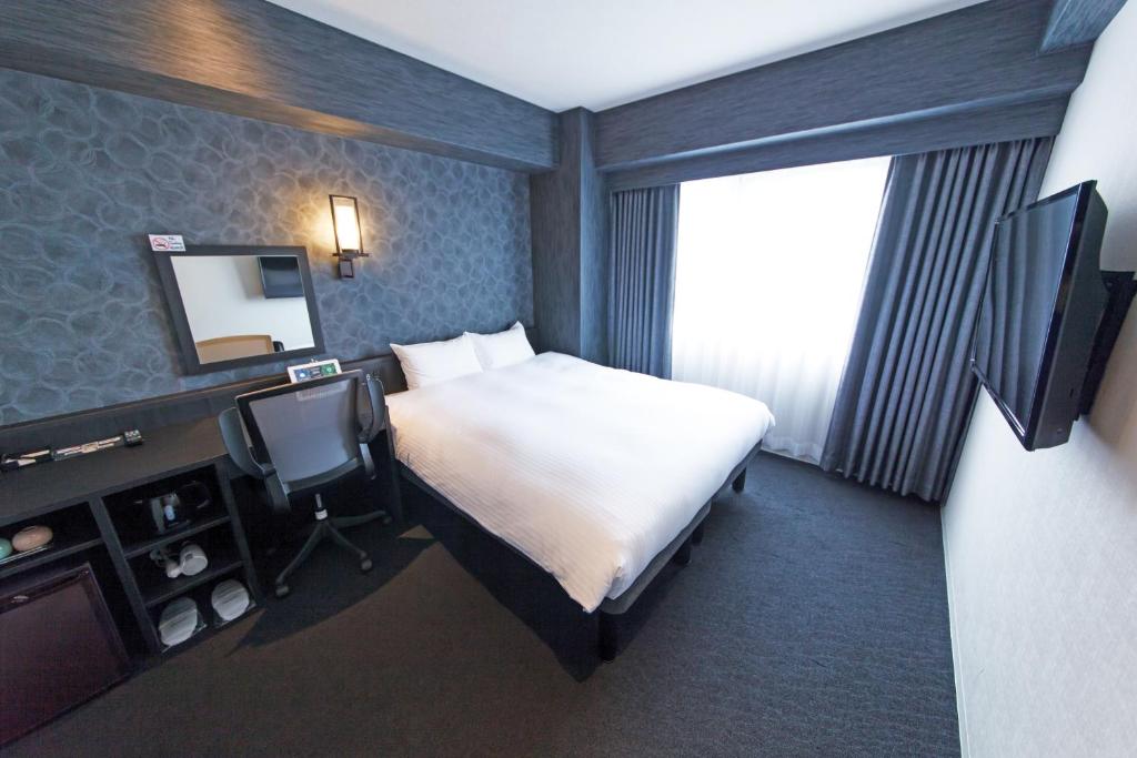 Postel nebo postele na pokoji v ubytování FP HOTELS South-Namba