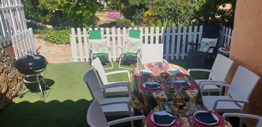 Vonkajšia záhrada v ubytovaní CASA CON JARDÍN A 35 METROS DE LA PLAYA. BR.