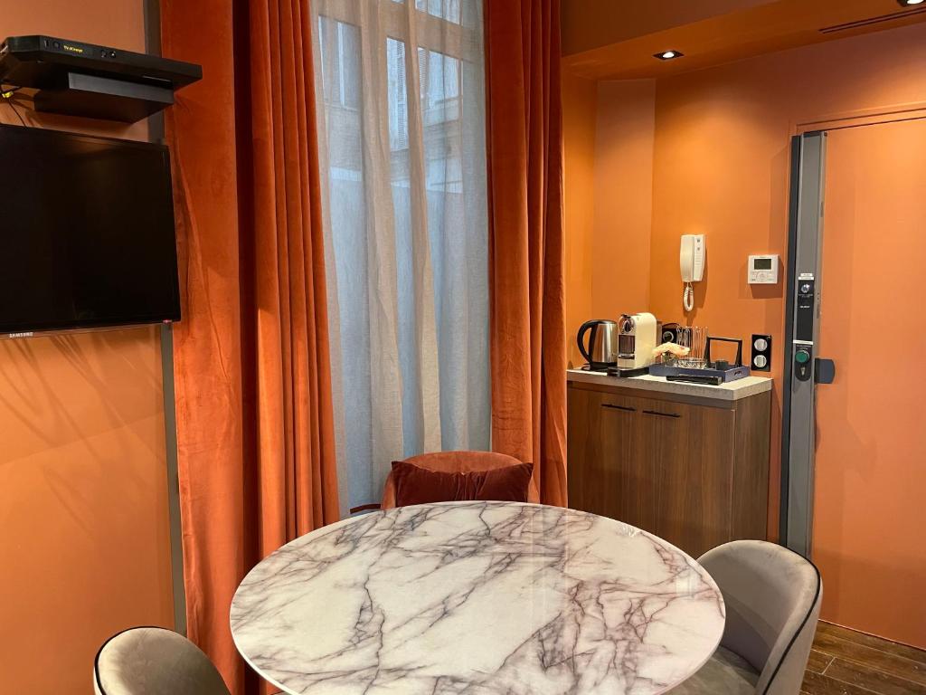 Hotel 33 Marbeuf - Resim 40