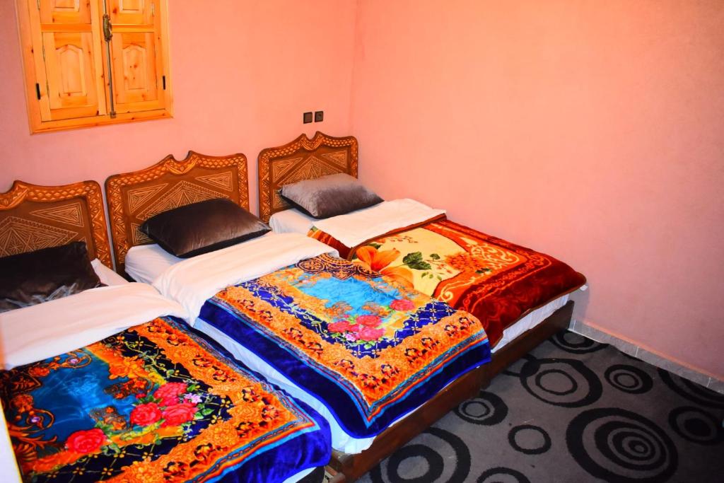 Postel nebo postele na pokoji v ubytování Dar Akiode Toubkal