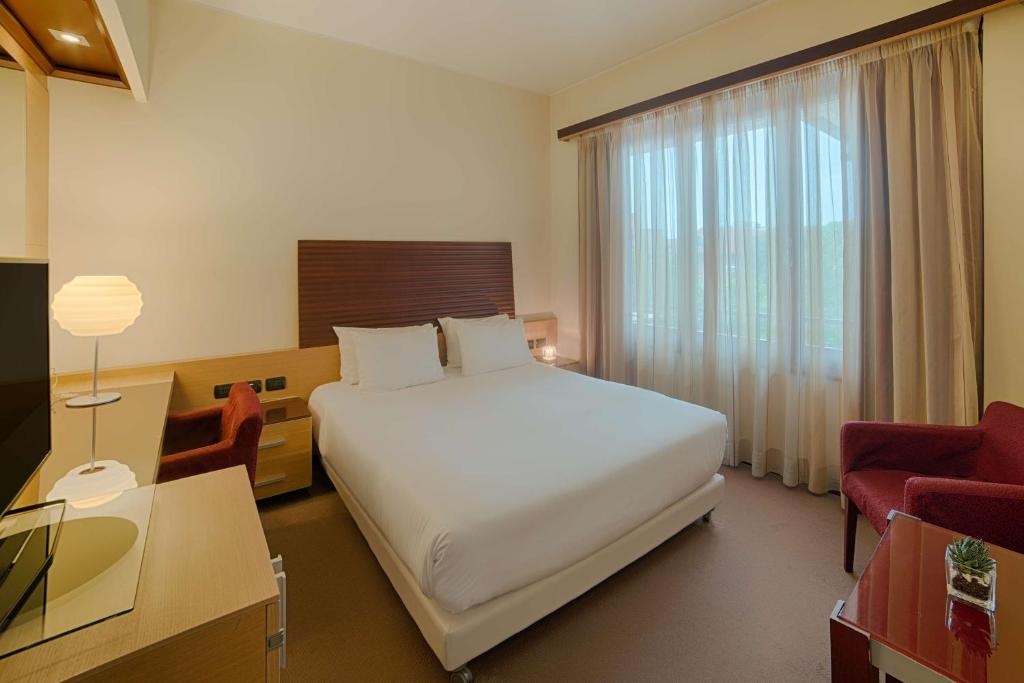 Postel nebo postele na pokoji v ubytování NH Milano 2 Residence