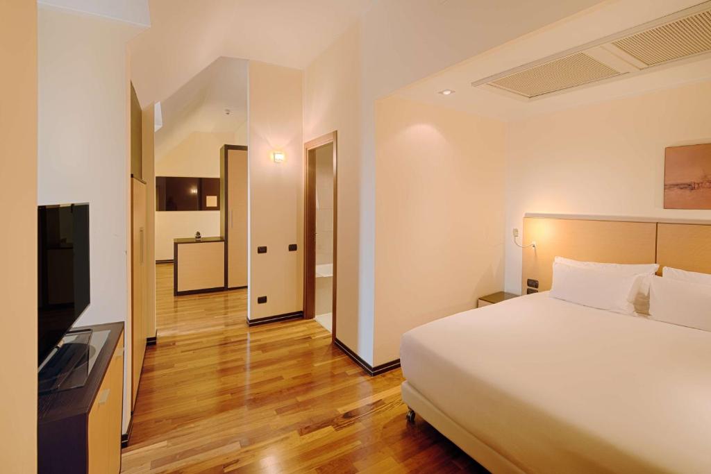 Postel nebo postele na pokoji v ubytování NH Milano 2 Residence