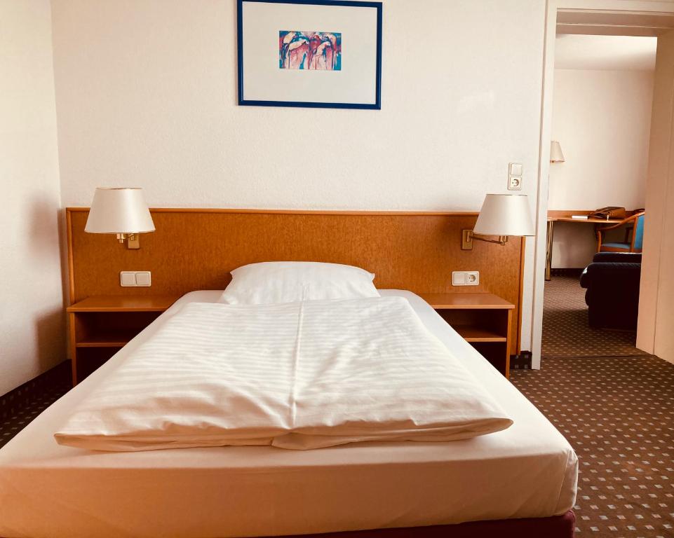 Postel nebo postele na pokoji v ubytování Akzent Congresshotel Hoyerswerda