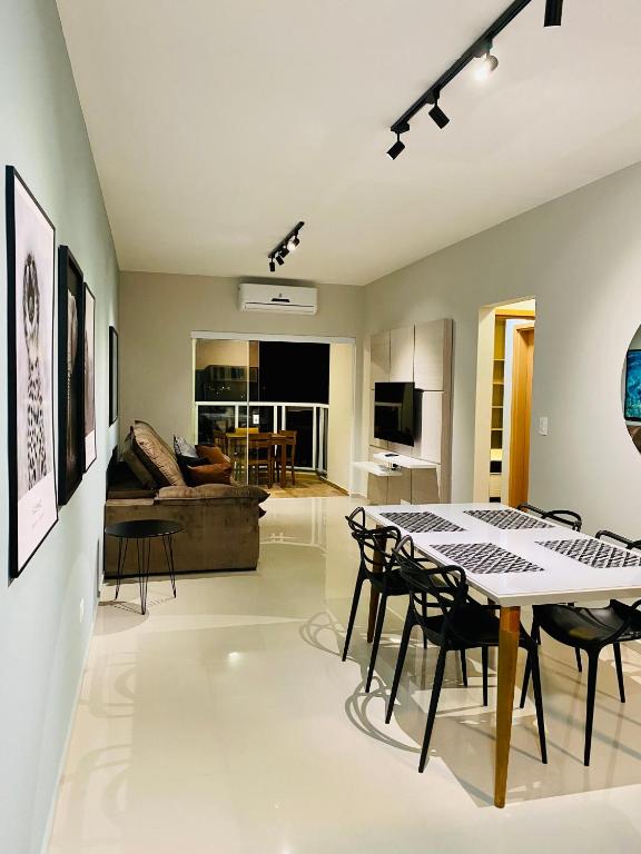  Belíssimo Apartamento no Centro de Ubatuba