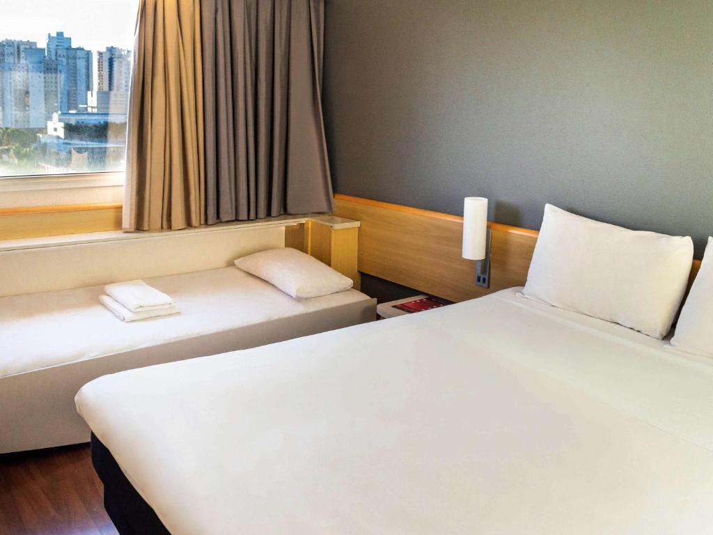 Postel nebo postele na pokoji v ubytování ibis Fribourg