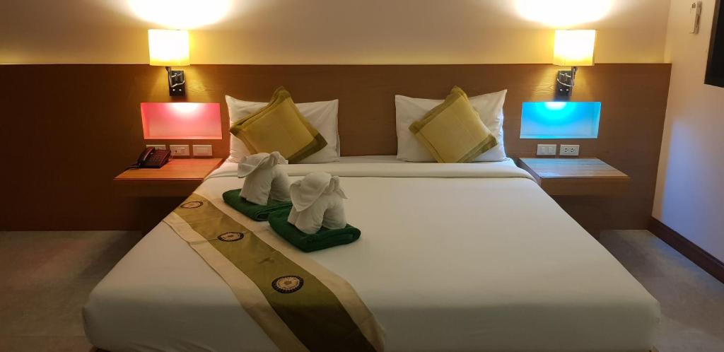 Postel nebo postele na pokoji v ubytování Khaolak Yama Resort - SHA Plus