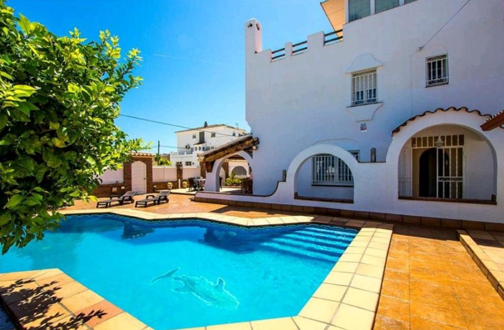 a swimming pool in front of a house at R116 Casa adosada con piscina privada en Cunit in Cunit