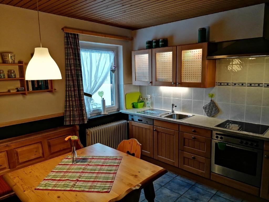 Kuchyň nebo kuchyňský kout v ubytování Haus Holunder Weissbriach