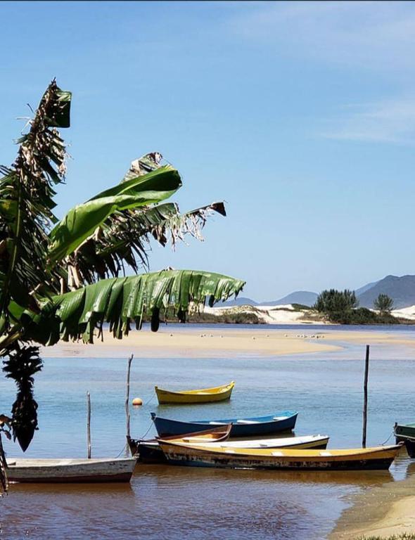  Casa Guarda do Embaú - 1 quadra da praia.