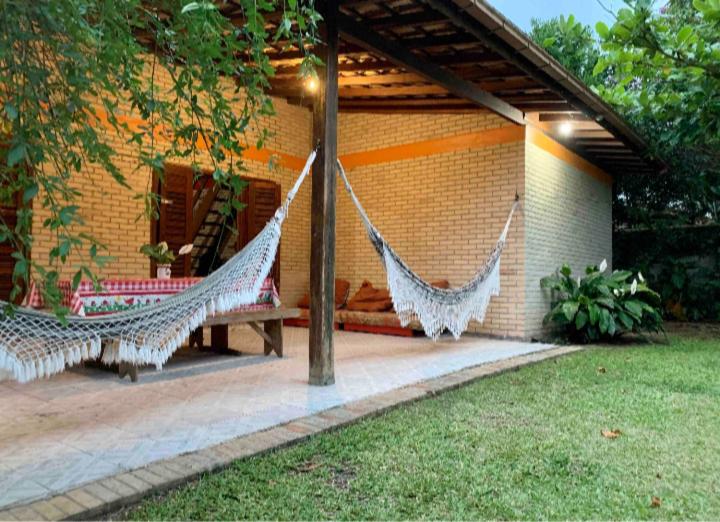  Casa Guarda do Embaú - 1 quadra da praia.