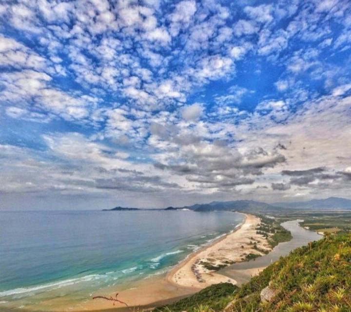  Casa Guarda do Embaú - 1 quadra da praia.