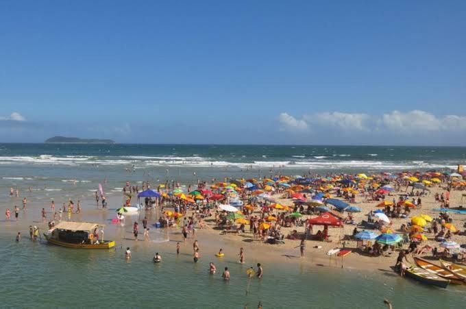  Casa Guarda do Embaú - 1 quadra da praia.