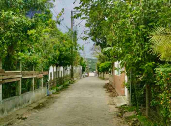  Casa Guarda do Embaú - 1 quadra da praia.