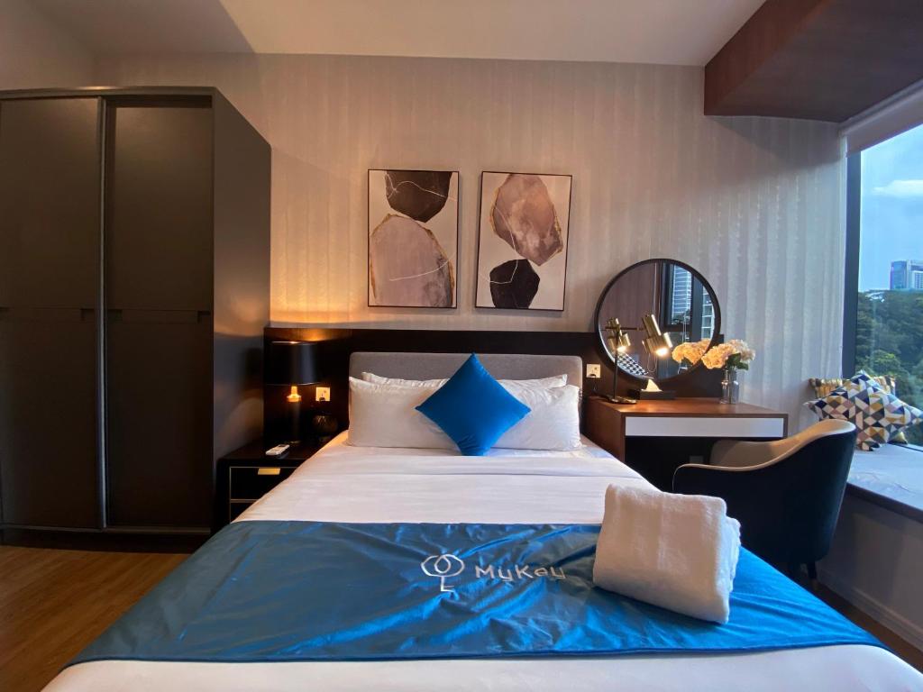 Postel nebo postele na pokoji v ubytování Ceylonz Starlight Suites Bukit Bintang
