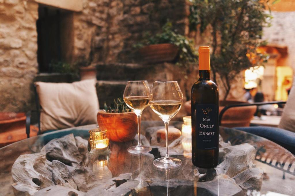 Nápoje v ubytování Hôtel la Fête en Provence
