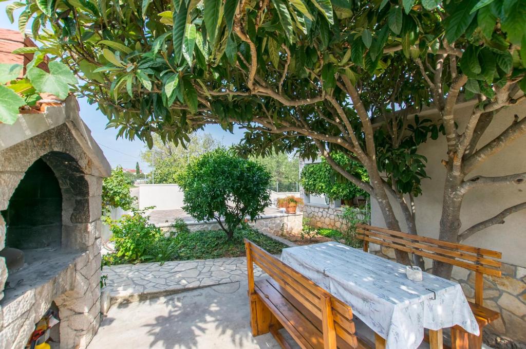 Vonkajšia záhrada v ubytovaní Apartment Alda