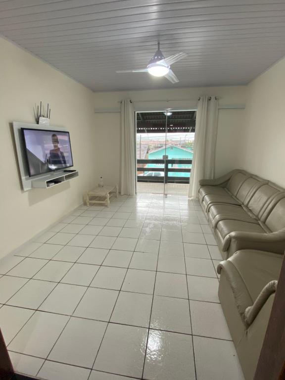  Apartamento próximo ao Beto Carrero e a 300m da praia