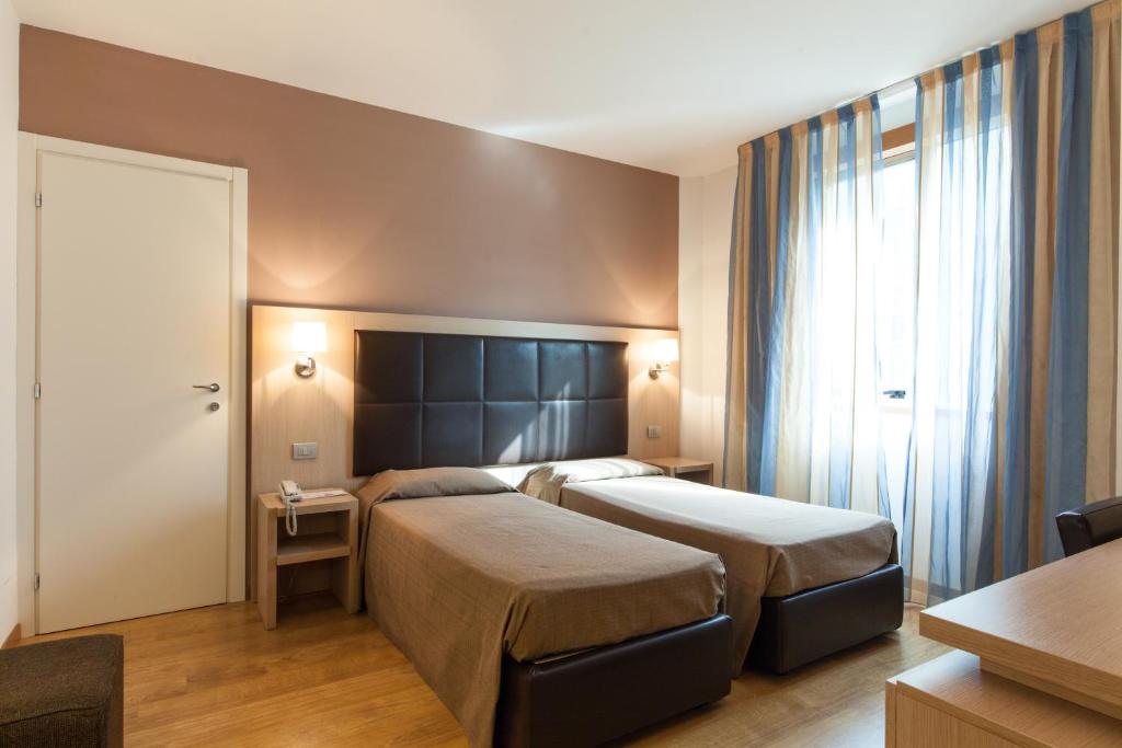 Postel nebo postele na pokoji v ubytování Hotel Michelangelo