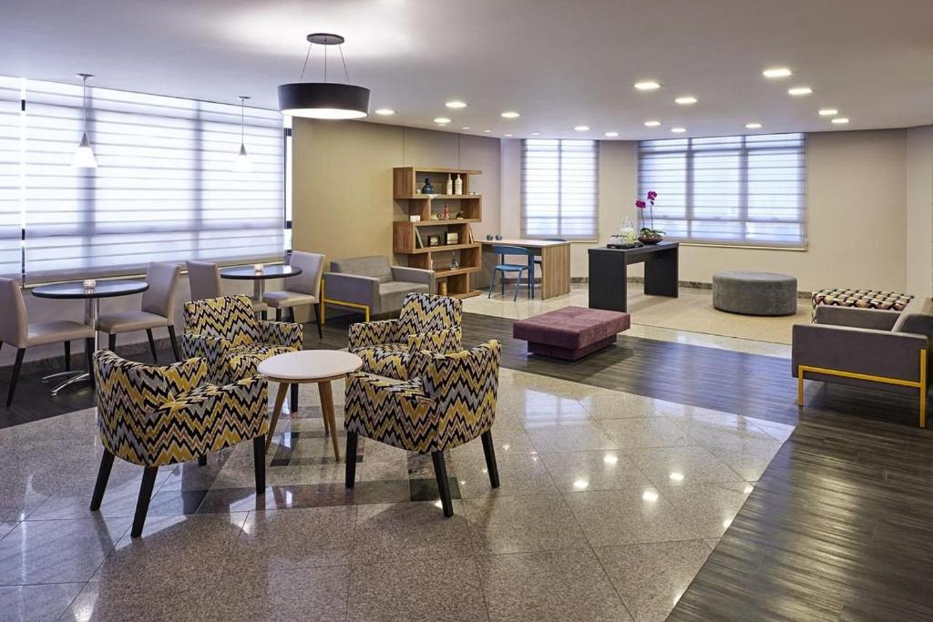  Apartamento em condomínio com infra completa e vista mar CA17
