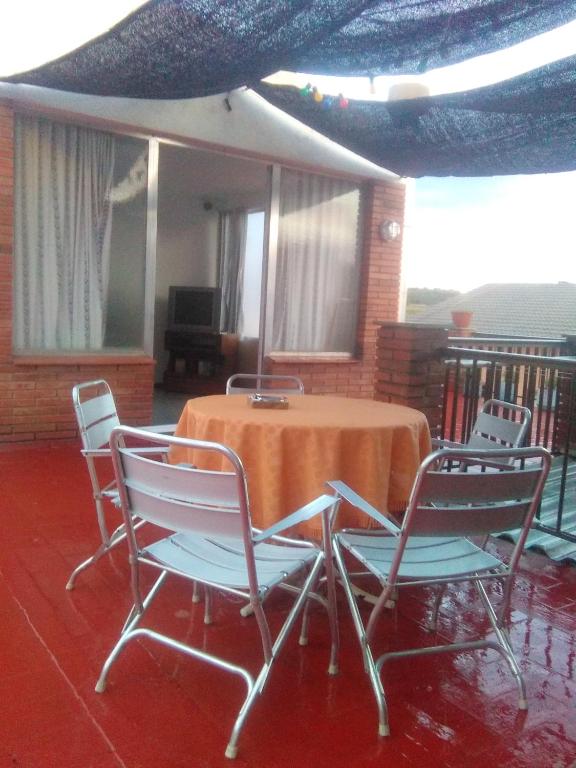Maison de vacances / Gîte House with 4 bedrooms in Gironella ...