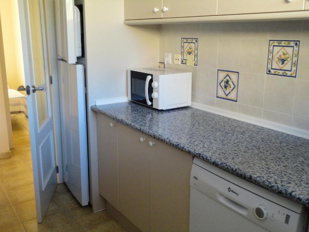 Kuchyňa alebo kuchynka v ubytovaní Charming Apartment in Dénia with Shared Pool