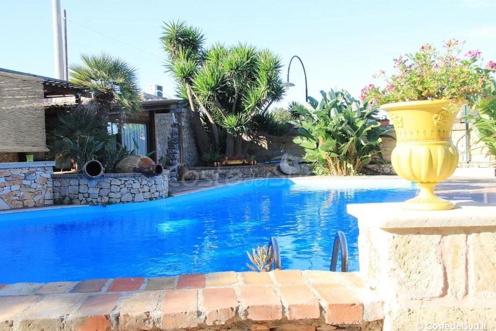 Foto dalla galleria di 2 bedrooms appartement with shared pool enclosed garden and wifi at Castrignano del Capo 4 km away from the beach a Castrignano del Capo