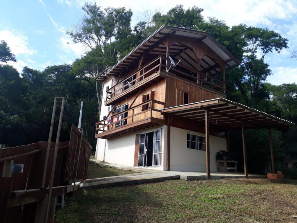  Casa climatizada com suíte e sacadas