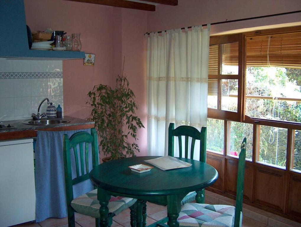 Fotografie z fotogalerie ubytování Cozy apartment in Robledillo de Gata, 45 m² with garden view v destinaci Robledillo de Gata