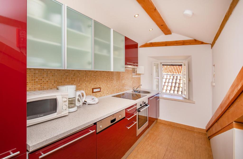 Kuchyňa alebo kuchynka v ubytovaní Apartments Espana 3