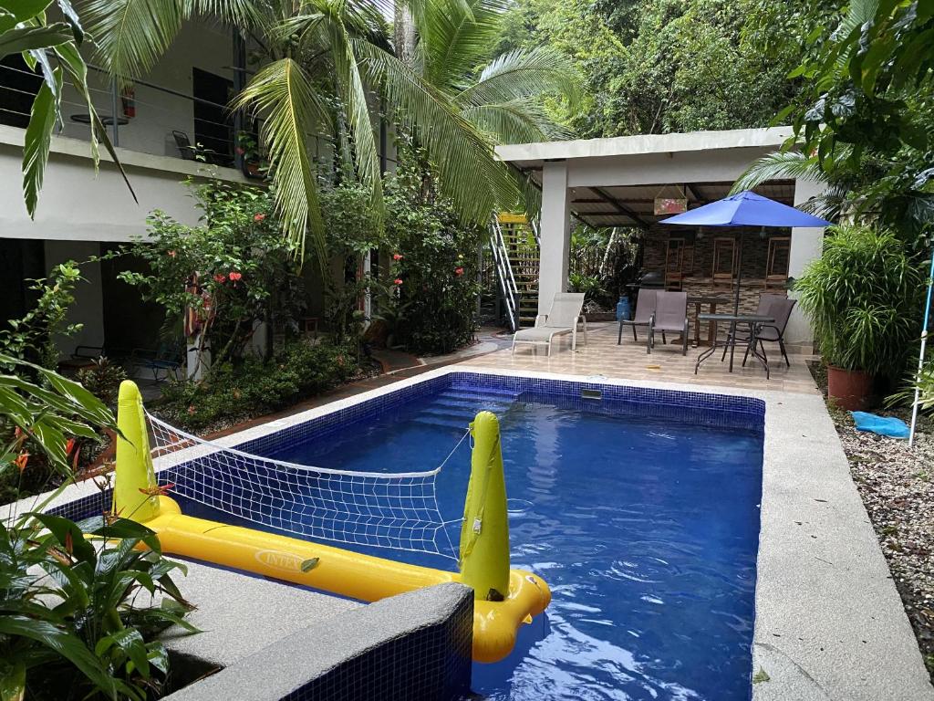 Bazén v ubytování La Posada Jungle Hotel nebo v jeho okolí
