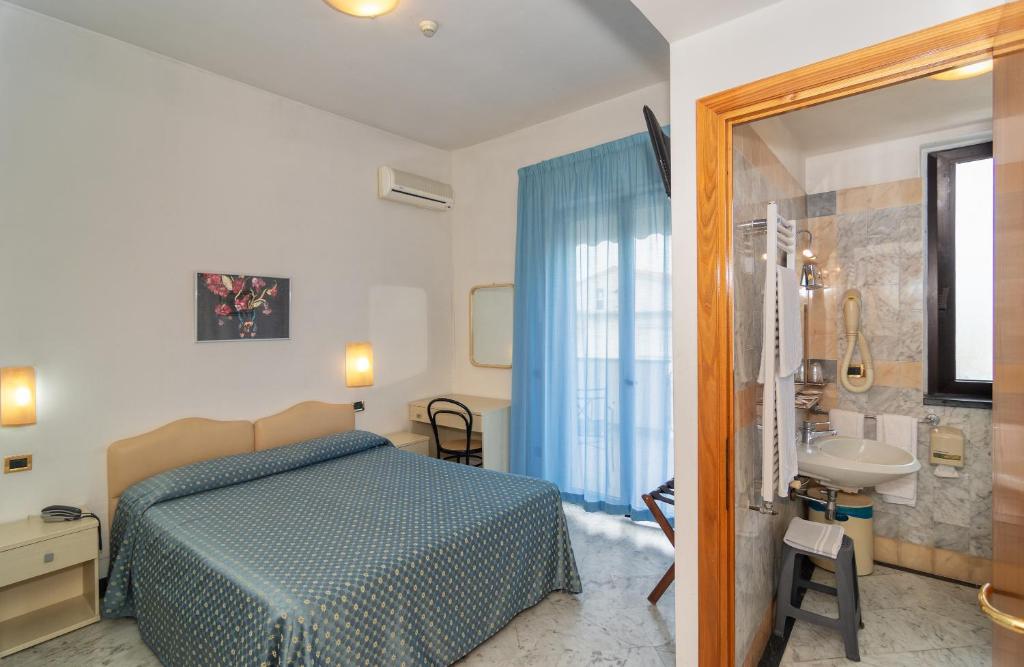 Postel nebo postele na pokoji v ubytování Hotel Mariotti