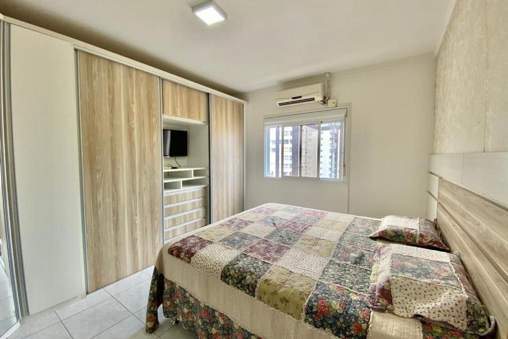  Cobertura de alto padrão próxima ao mar