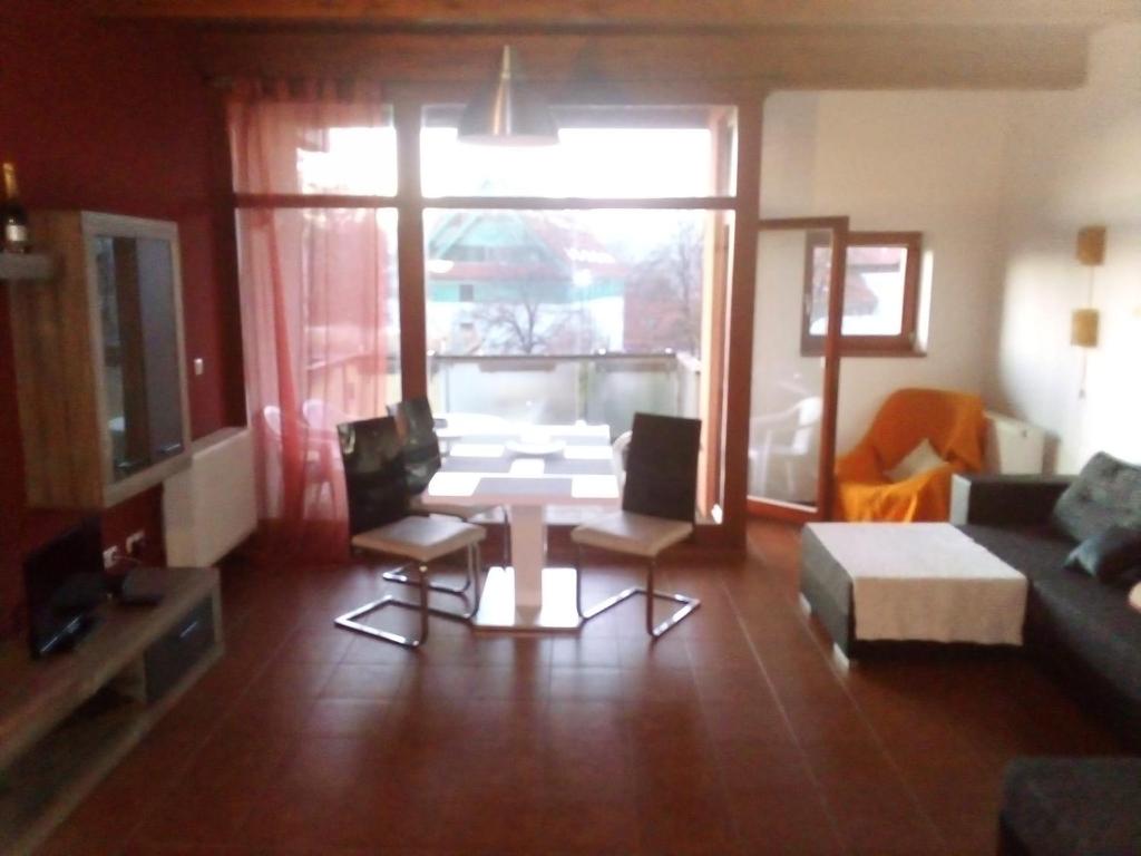 Posezení v ubytování Apartmán v arealu Doky Lipno