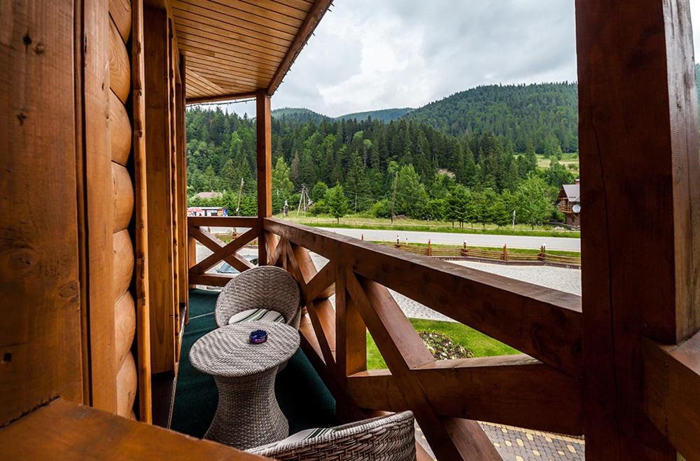 Nespecifikovaný výhled na hory nebo výhled na hory při pohledu z hotelu