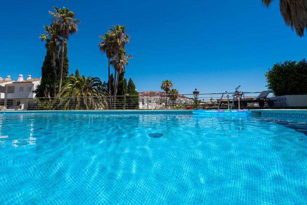 Kolam renang di atau di dekat Villa Rosa luxury private large Villa to rent