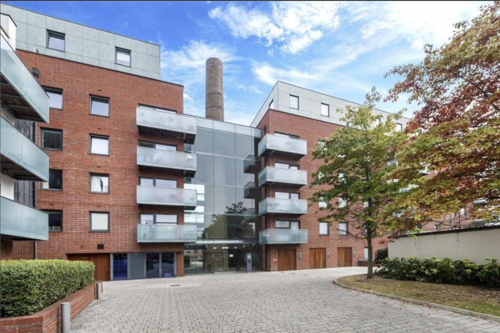 Gallery image of Luxury 2-Bed Flat parking and close to the tube in London