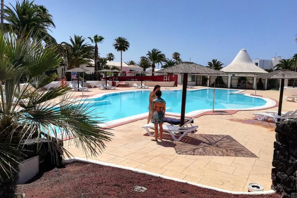 Bazén v ubytování Apartamento Giovanni 09 Playa Roca nebo v jeho okolí
