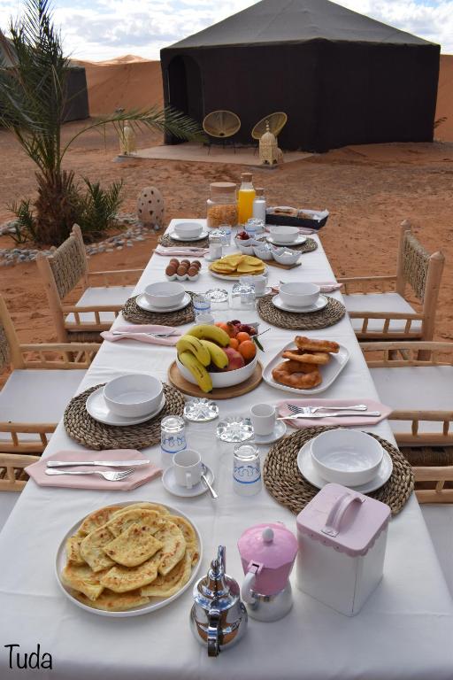 Jídlo v luxury tent nebo okolí