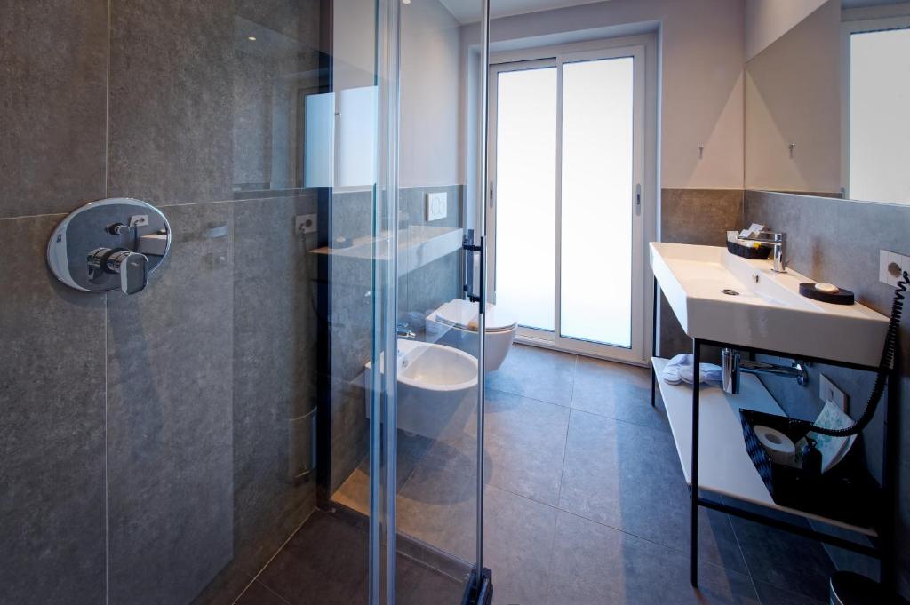 A bathroom at Albergo Giuan Arma di Taggia