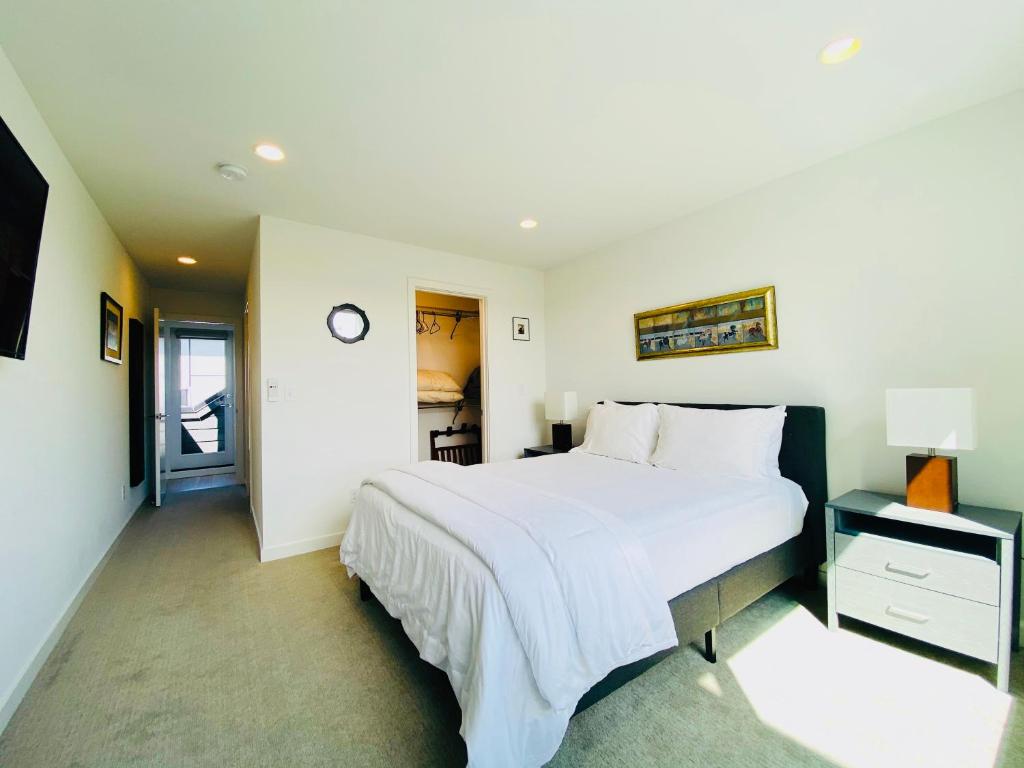 Modern Ballard Townhouse - 92 Walkscore & Rooftop! - Appartement De Deux Chambres
