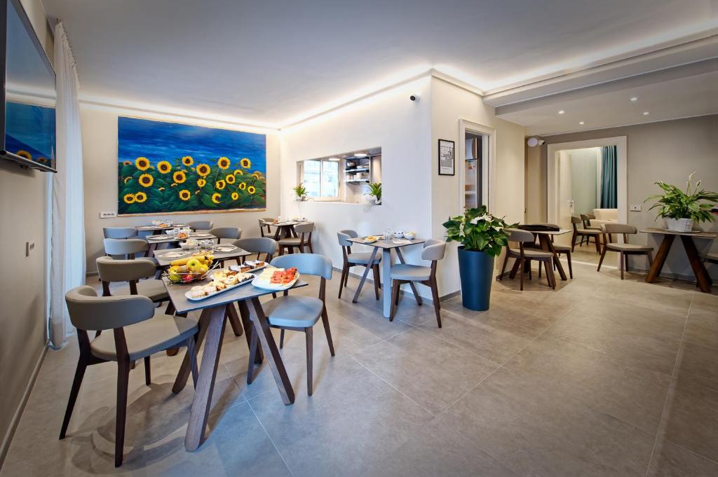 A seating area at Albergo Giuan Arma di Taggia