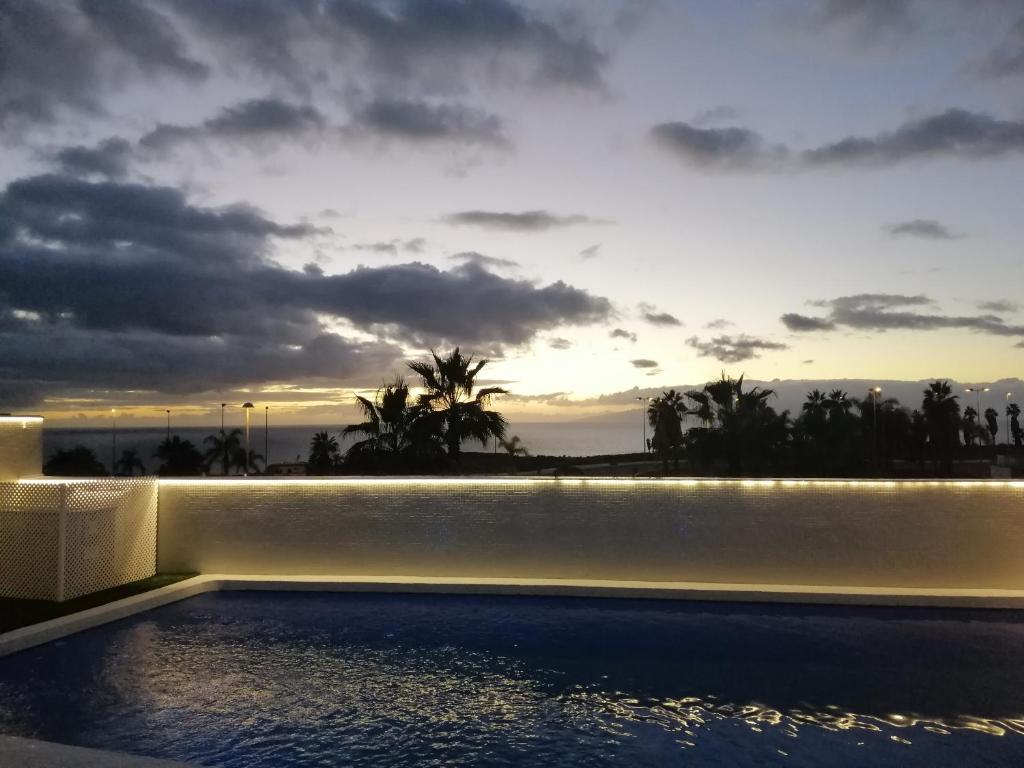 Bazén v ubytovaní Villa La Caleta Golf alebo v jeho blízkosti