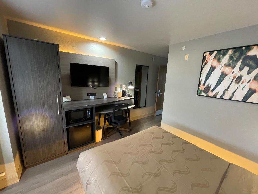 Quality Inn & Suites North Mesquite I-30 - Standard Queen Room - Niet -roken
