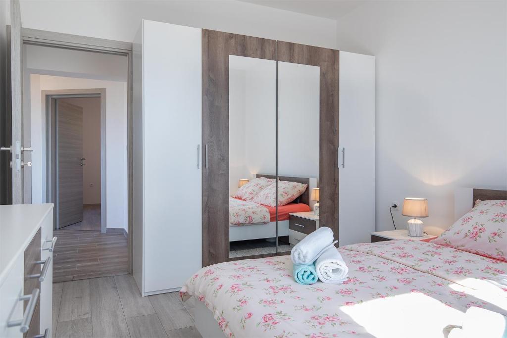 Postel nebo postele na pokoji v ubytování Kaylie Apartment