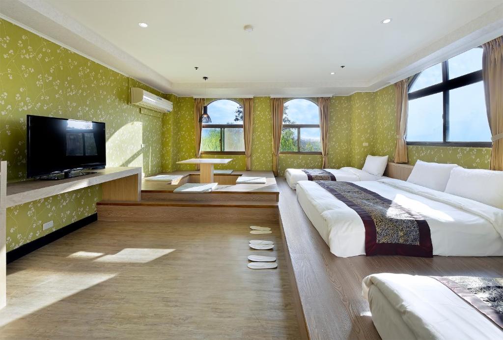 TV a/nebo společenská místnost v ubytování Jinsa Lakeside View Resort