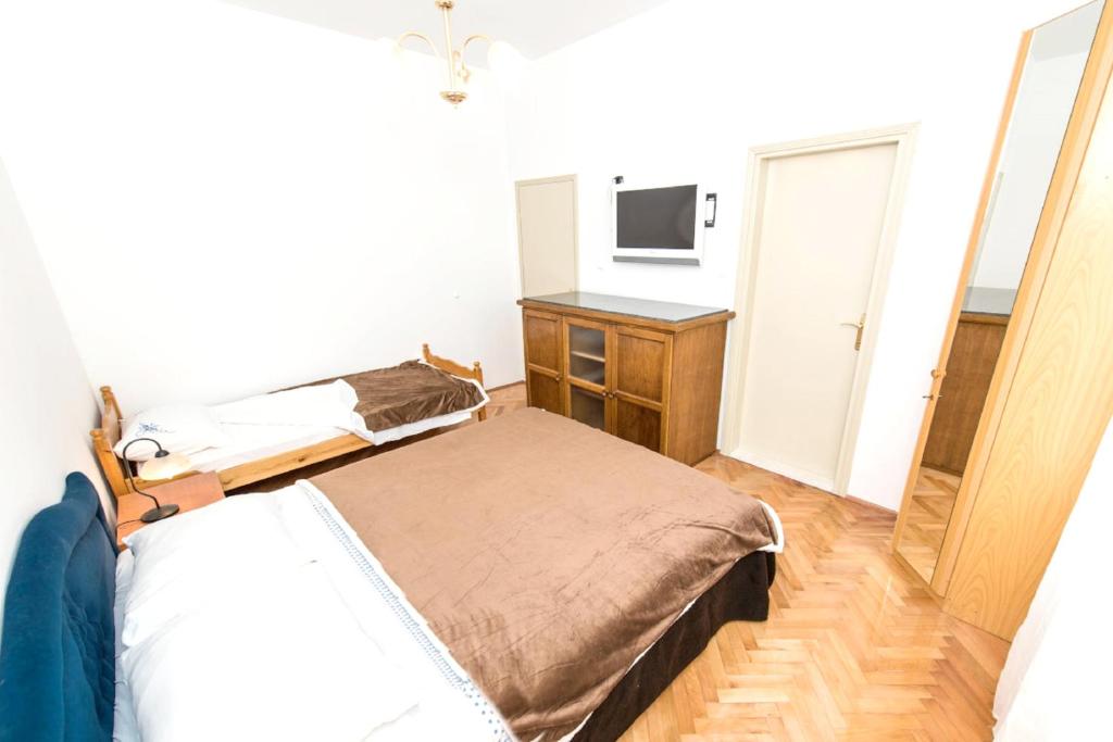 Posteľ alebo postele v izbe v ubytovaní Cozy apartment in Kaštel Štafilić 27 m² with shared pool